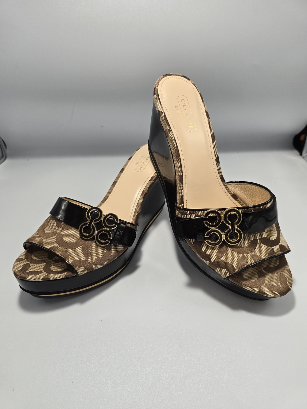 COACH A0121 Geri Brown Canvas & Patent Leather Op Art C Wedge Sandals Size 7.5B